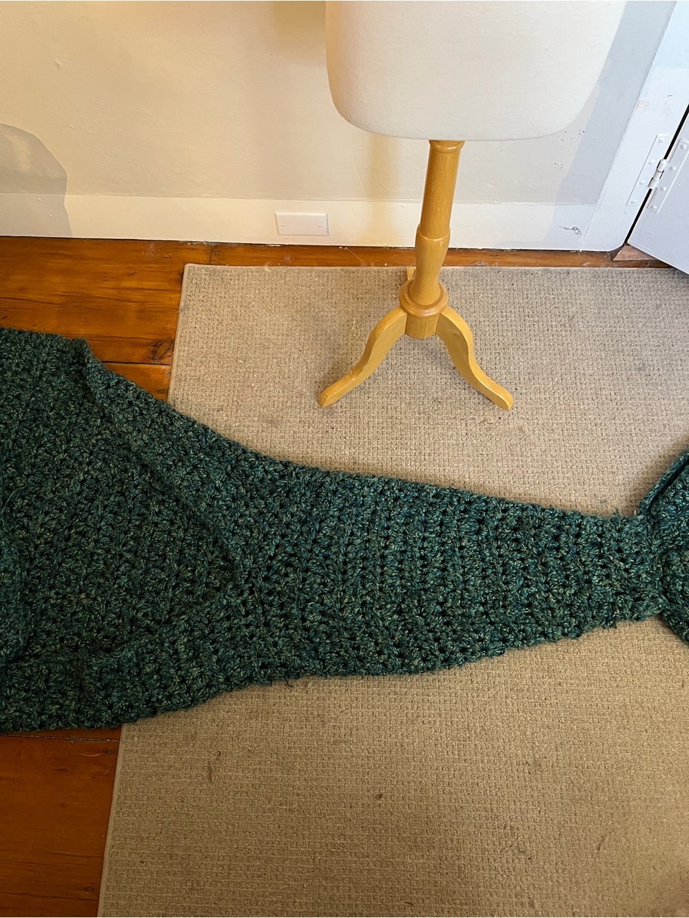 Cozy Dark Teal Mermaid Tail Throw Blanket - Handcrafted Comfort - Picture 4 of 8